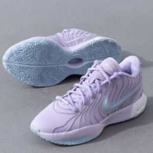 Nike Men's Lavender Sneakers